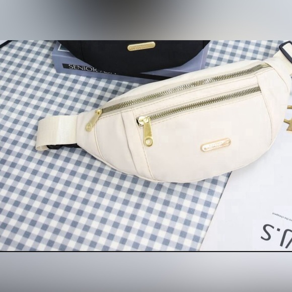 New Waterproof Fanny Pack Bag - Picture 3 of 3